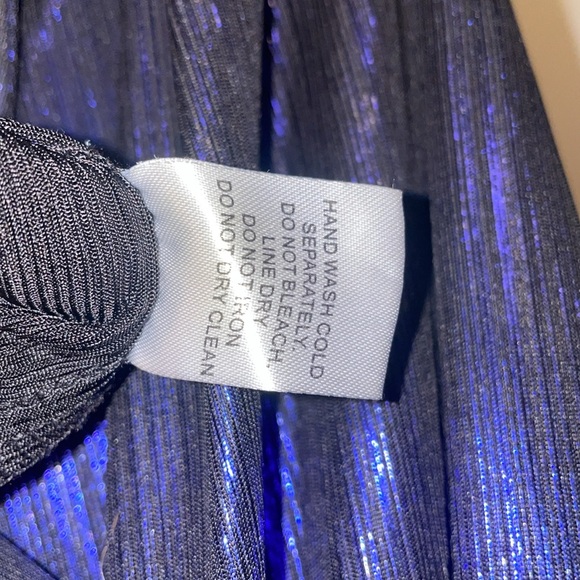 Shinny CropTop - Picture 5 of 9